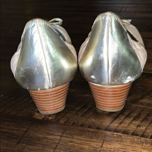 Cole Hann gold flats  - Picture 5 of 6